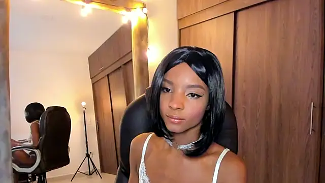 alikahouston4 online show from February 6, 2025, 8:39 am