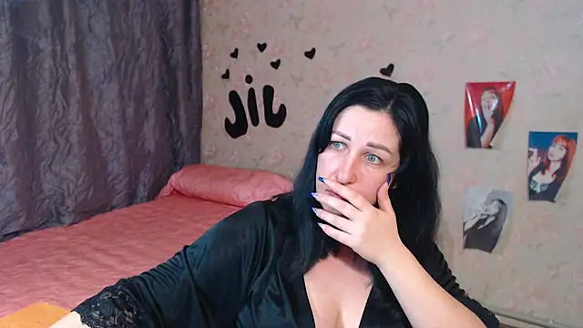 Snapshot of JillStevens chatting on November 1, 2025, 12:17 am JillStevens online show from November 1, 2025, 12:17 am