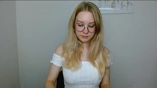 cindi hot online show from September 9, 2025, 9:30 am