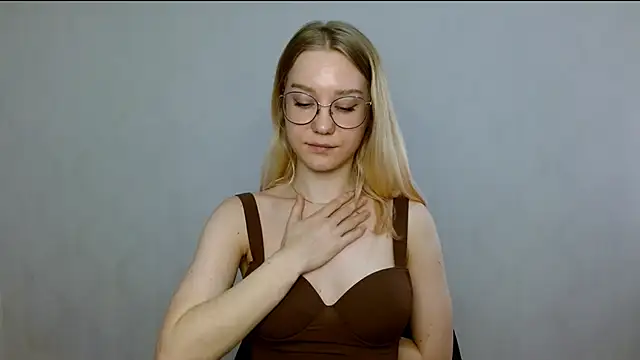 cindi hot online show from February 26, 2025, 7:34 am