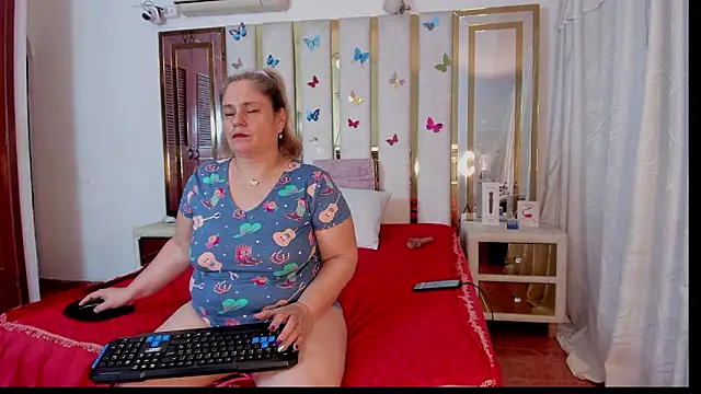 Snapshot of AnyelaGitanaMature chatting on February 3, 2026, 3:04 am AnyelaGitanaMature online show from February 3, 2026, 3:04 am