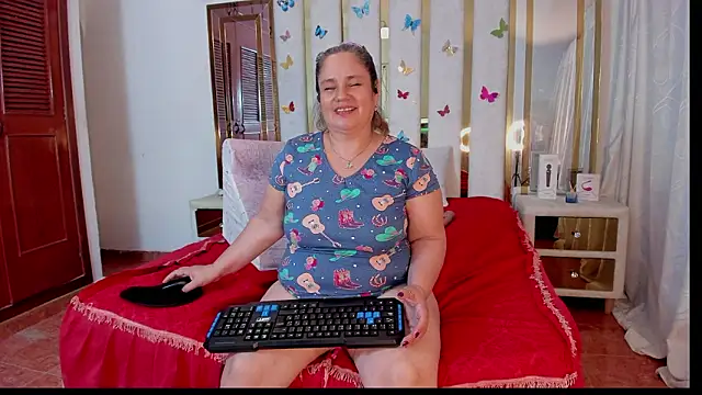 Snapshot of AnyelaGitanaMature chatting on February 3, 2026, 6:22 am AnyelaGitanaMature online show from February 3, 2026, 6:22 am