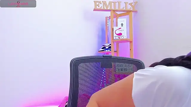 Snapshot of EmillySanders chatting on October 10, 2025, 4:30 pm EmillySanders online show from October 10, 2025, 4:30 pm