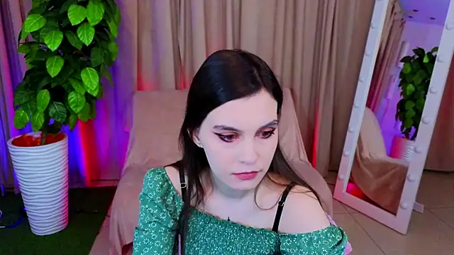 SusieMorris online show from March 21, 2025, 1:45 am