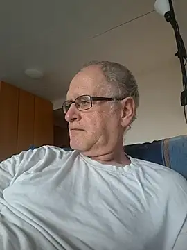 Snapshot of Milkasahne64 chatting on October 10, 2025, 8:59 am Milkasahne64 online show from October 10, 2025, 8:59 am