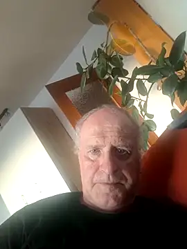 Snapshot of Milkasahne64 chatting on September 29, 2025, 4:34 pm Milkasahne64 online show from September 29, 2025, 4:34 pm