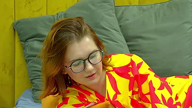 LessySmith online show from September 21, 2025, 4:39 am