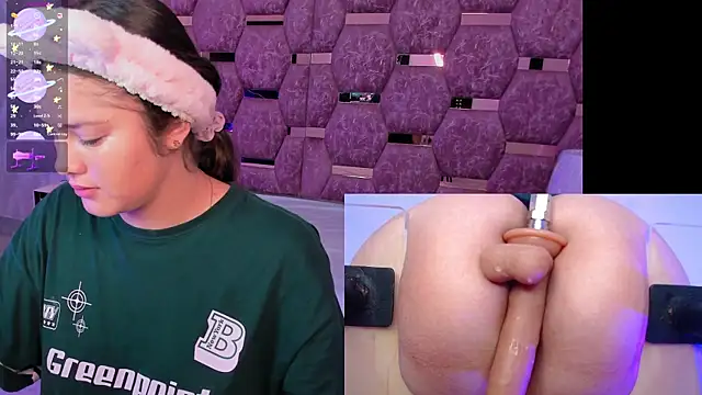 Snapshot of Trianna__ chatting on December 4, 2025, 1:32 pm Trianna online show from December 4, 2025, 1:32 pm