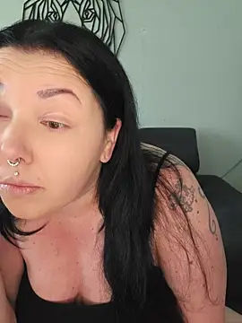Snapshot of -BonnieBlack- chatting on May 18, 2026, 6:29 am -BonnieBlack- online show from May 18, 2026, 6:29 am