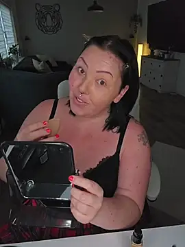 Snapshot of -BonnieBlack- chatting on January 8, 2026, 7:25 am -BonnieBlack- online show from January 8, 2026, 7:25 am