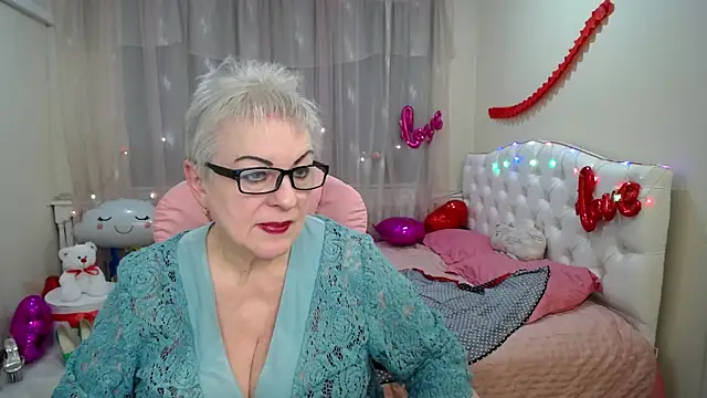 Snapshot of KayleSmoll chatting on February 26, 2025, 10:47 pm KayleSmoll online show from February 26, 2025, 10:47 pm