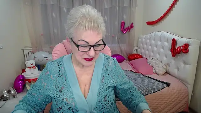 Snapshot of KayleSmoll chatting on March 9, 2025, 4:49 am KayleSmoll online show from March 9, 2025, 4:49 am