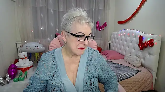 Snapshot of KayleSmoll chatting on February 20, 2025, 4:28 am KayleSmoll online show from February 20, 2025, 4:28 am