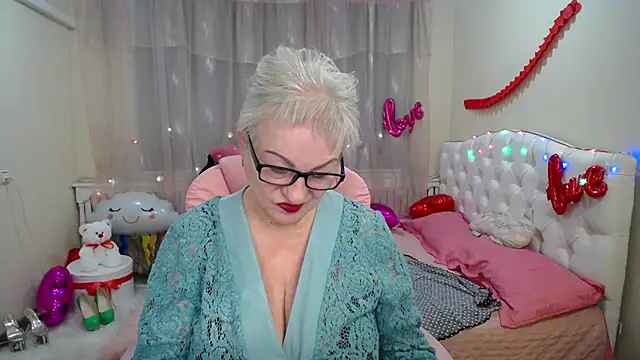 Snapshot of KayleSmoll chatting on March 4, 2025, 7:32 pm KayleSmoll online show from March 4, 2025, 7:32 pm
