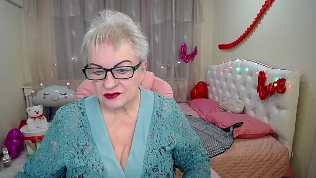 Snapshot of KayleSmoll chatting on February 25, 2025, 10:53 pm KayleSmoll online show from February 25, 2025, 10:53 pm