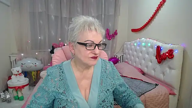 Snapshot of KayleSmoll chatting on March 12, 2025, 1:36 am KayleSmoll online show from March 12, 2025, 1:36 am