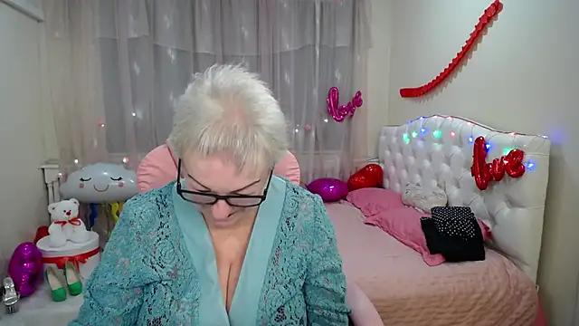 Snapshot of KayleSmoll chatting on February 26, 2025, 7:42 pm KayleSmoll online show from February 26, 2025, 7:42 pm