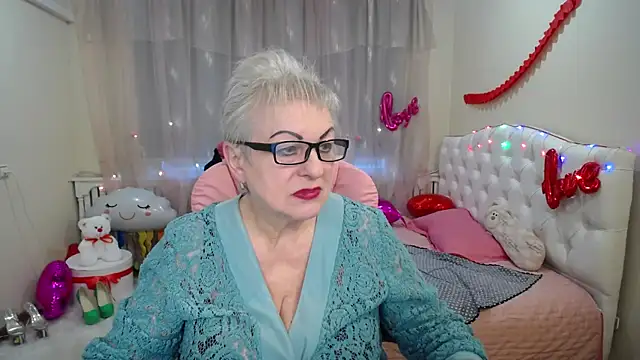 Snapshot of KayleSmoll chatting on March 8, 2025, 5:17 am KayleSmoll online show from March 8, 2025, 5:17 am