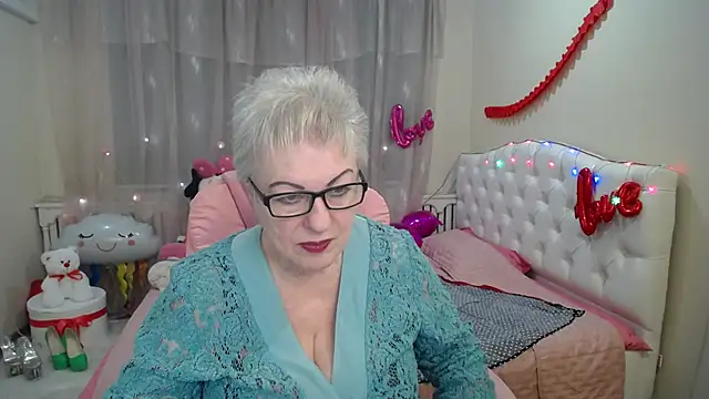 Snapshot of KayleSmoll chatting on March 12, 2025, 4:41 am KayleSmoll online show from March 12, 2025, 4:41 am