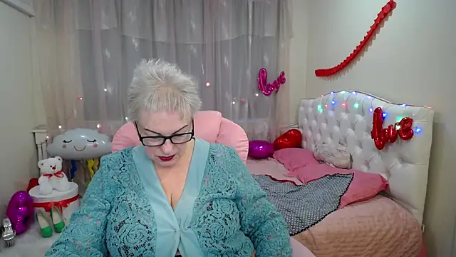 Snapshot of KayleSmoll chatting on February 27, 2025, 4:57 am KayleSmoll online show from February 27, 2025, 4:57 am