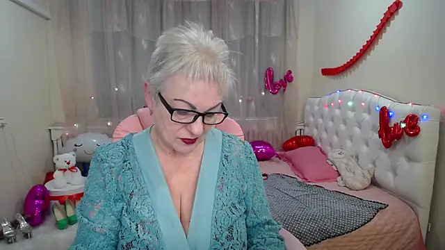 Snapshot of KayleSmoll chatting on March 5, 2025, 5:18 am KayleSmoll online show from March 5, 2025, 5:18 am