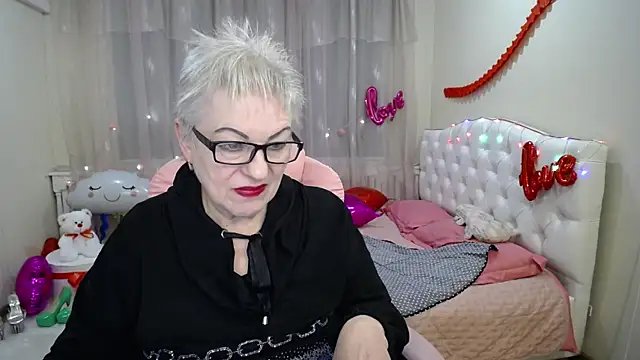 Snapshot of KayleSmoll chatting on February 19, 2025, 4:55 am KayleSmoll online show from February 19, 2025, 4:55 am