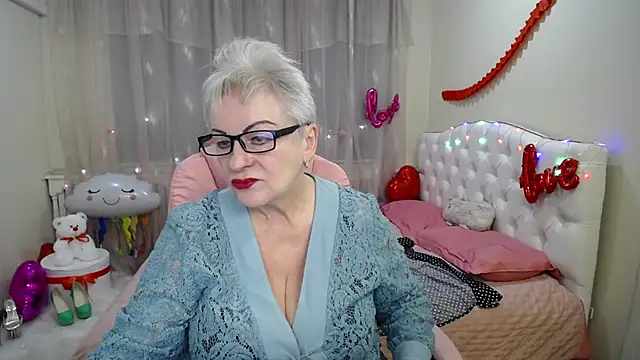 Snapshot of KayleSmoll chatting on February 25, 2025, 7:27 pm KayleSmoll online show from February 25, 2025, 7:27 pm