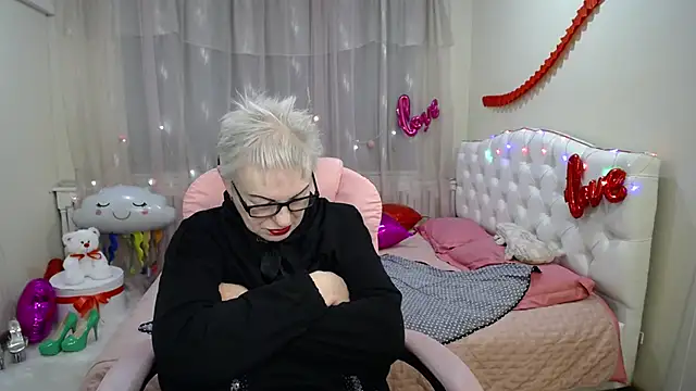 Snapshot of KayleSmoll chatting on February 19, 2025, 1:51 am KayleSmoll online show from February 19, 2025, 1:51 am