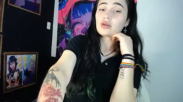 Snapshot of Nylaahh_ chatting on October 18, 2025, 8:33 pm Nylaahh online show from October 18, 2025, 8:33 pm