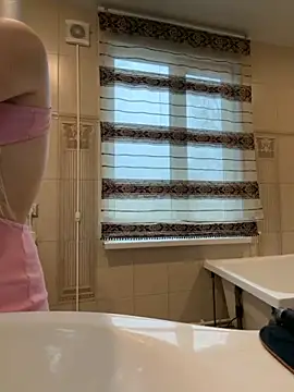 Snapshot of -RIVIERA- chatting on December 2, 2025, 6:59 am -RIVIERA- online show from December 2, 2025, 6:59 am