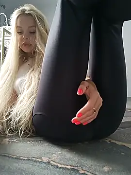 Snapshot of -RIVIERA- chatting on September 15, 2025, 6:19 pm -RIVIERA- online show from September 15, 2025, 6:19 pm