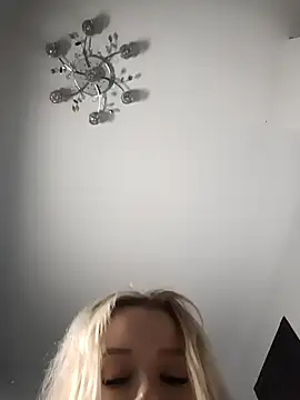 Snapshot of -RIVIERA- chatting on September 19, 2025, 9:41 pm -RIVIERA- online show from September 19, 2025, 9:41 pm