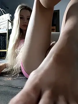 Snapshot of -RIVIERA- chatting on September 12, 2025, 10:20 pm -RIVIERA- online show from September 12, 2025, 10:20 pm