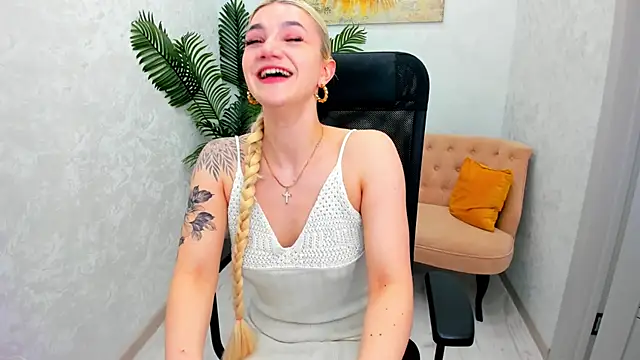 Snapshot of SelenaeMoore chatting on March 13, 2025, 6:12 pm SelenaeMoore online show from March 13, 2025, 6:12 pm