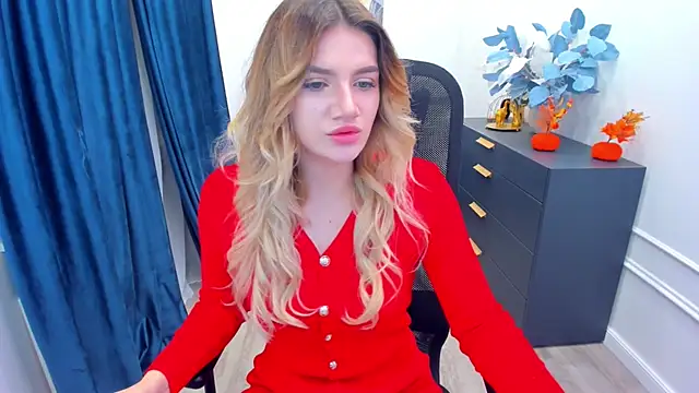 Snapshot of SelenaeMoore chatting on October 17, 2025, 3:32 am SelenaeMoore online show from October 17, 2025, 3:32 am