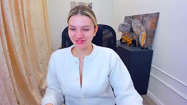 Snapshot of SelenaeMoore chatting on May 29, 2026, 3:45 am SelenaeMoore online show from May 29, 2026, 3:45 am