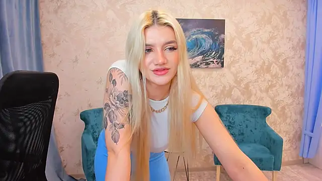 Snapshot of SelenaeMoore chatting on March 17, 2025, 10:51 pm SelenaeMoore online show from March 17, 2025, 10:51 pm