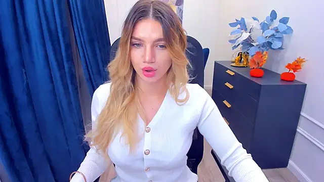 Snapshot of SelenaeMoore chatting on October 16, 2025, 3:37 am SelenaeMoore online show from October 16, 2025, 3:37 am