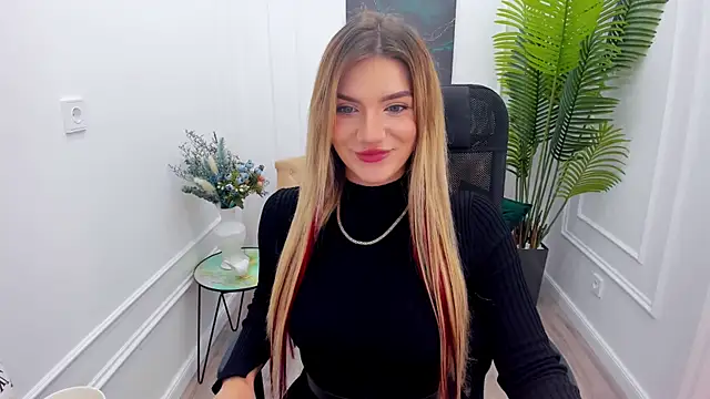 Snapshot of SelenaeMoore chatting on September 13, 2025, 11:43 am SelenaeMoore online show from September 13, 2025, 11:43 am