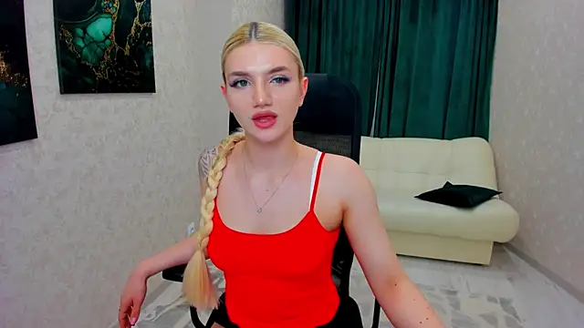 Snapshot of SelenaeMoore chatting on March 12, 2025, 11:32 am SelenaeMoore online show from March 12, 2025, 11:32 am