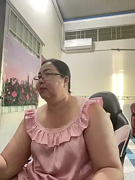 Snapshot of NDith chatting on February 2, 2026, 11:48 pm NDith online show from February 2, 2026, 11:48 pm