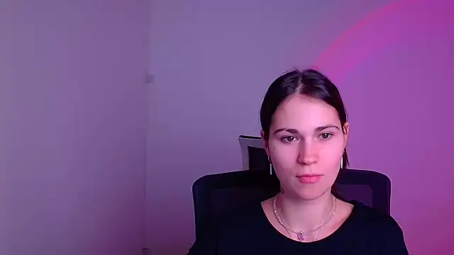 Snapshot of Loon_Amore chatting on January 20, 2025, 10:37 pm Loon Amore online show from January 20, 2025, 10:37 pm