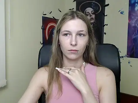 Snapshot of StrangerGi chatting on June 17, 2026, 6:13 am StrangerGi online show from June 17, 2026, 6:13 am