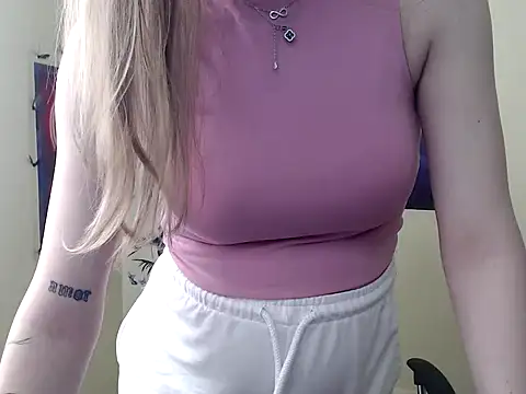 StrangerGi online show from April 3, 2026, 5:58 am