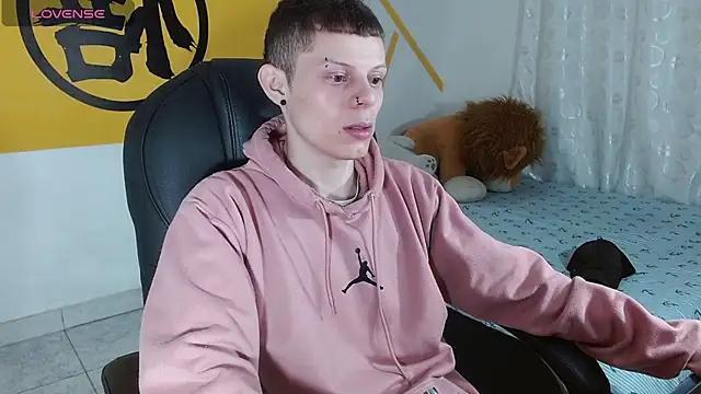 Matthew Boy  online show from February 26, 2025, 4:52 am