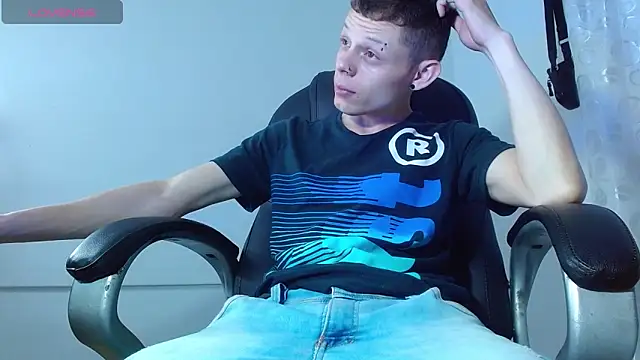 Matthew Boy  online show from February 20, 2025, 4:07 am