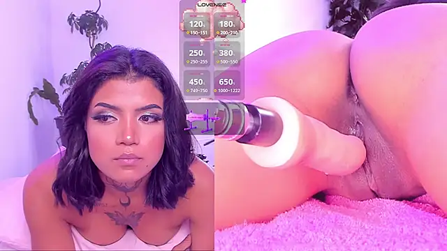 Snapshot of revy_blacck chatting on February 28, 2025, 4:32 am revy blacck online show from February 28, 2025, 4:32 am