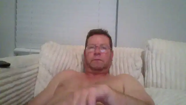 Snapshot of Goldenbear3111 chatting on June 11, 2026, 12:54 am Goldenbear3111 online show from June 11, 2026, 12:54 am