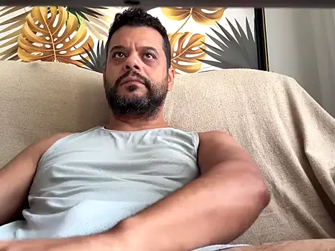 Snapshot of HornyBeachBoyBR chatting on April 23, 2026, 2:30 pm HornyBeachBoyBR online show from April 23, 2026, 2:30 pm