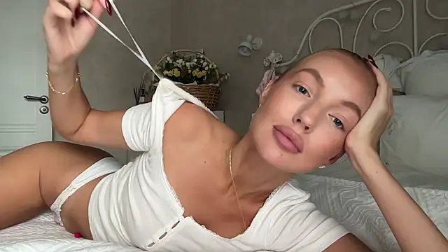 aestetick online show from October 7, 2025, 9:21 am